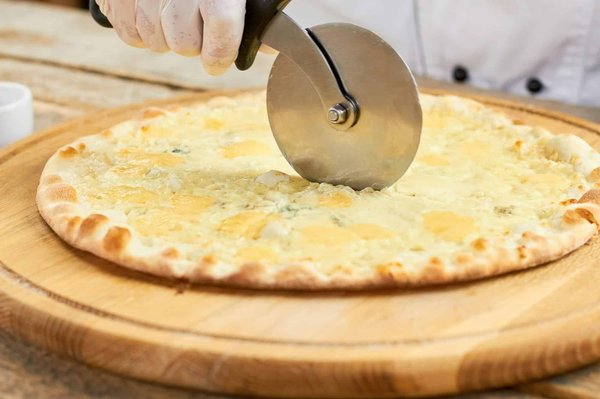Roulette à pizza : un accessoire pour réaliser des coupes précises